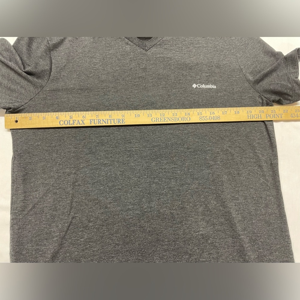 Mens Columbia V-neck Gray Short Sleeve T-Shirt Size L/G - Picture 4 of 5